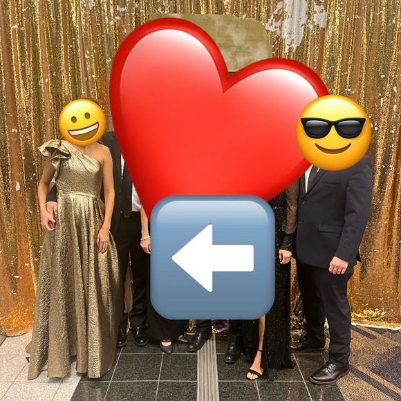 Mac Duggal Crinkle Metallic Ruffle One Shoulder Gown - Size 0 - Picture 4 of 4